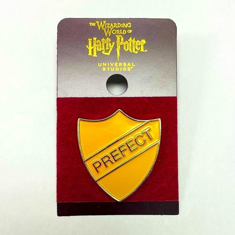 Hogwarts Hufflepuff House Prefect‎ Pin, Harry Potter Wizarding World Univ…